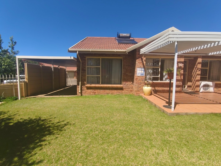 To Let 3 Bedroom Property for Rent in Fleurdal Free State